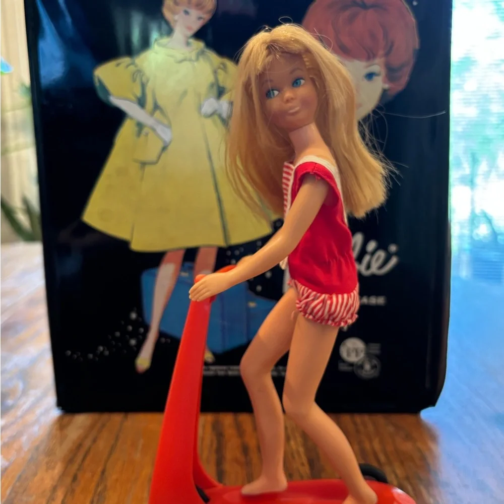 60’s Skipper, Skooter, Skipper Clothes, Accesories and Barbie Case - Picture 4 of 6